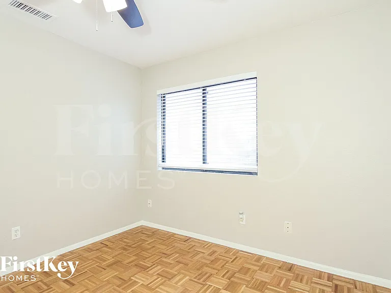 3132 W Robin Ln — Photo 11