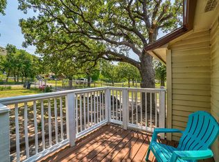 405 E Lake Dr, Medicine Park, OK 73557