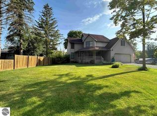 574 Paradise Dr, Beaverton, MI 48612