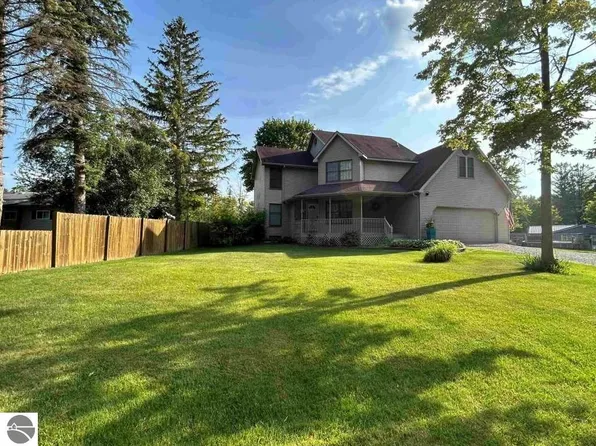 574 Paradise Dr, Beaverton, MI 48612