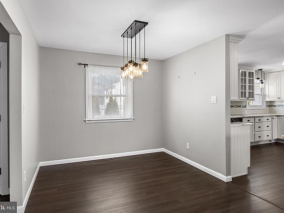 5th image of 2211 New Albany Rd