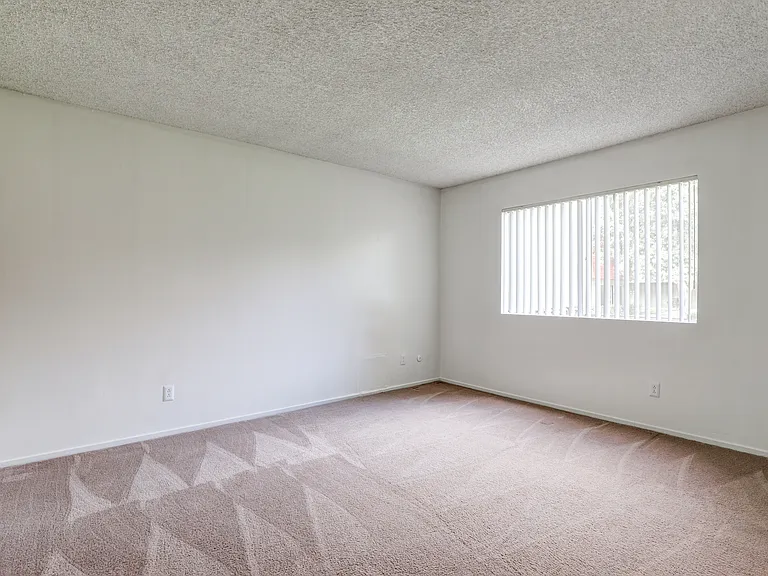 Orange Plaza Apartments — Photo 12