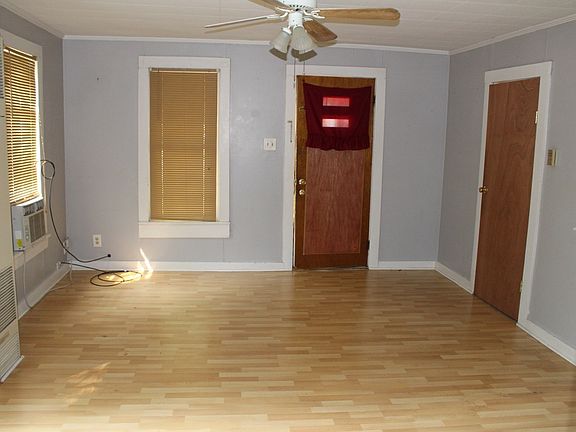 5th image of 828 N Denver St