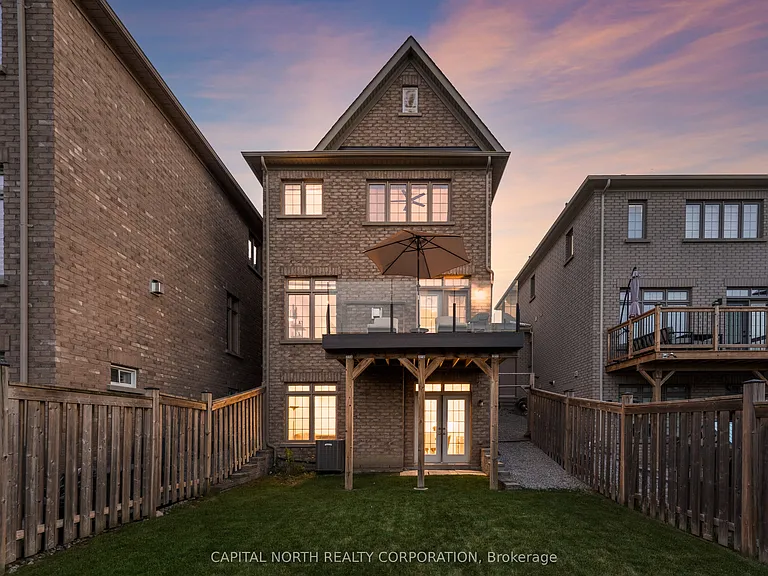 18 Alex Campbell Cres — Photo 38
