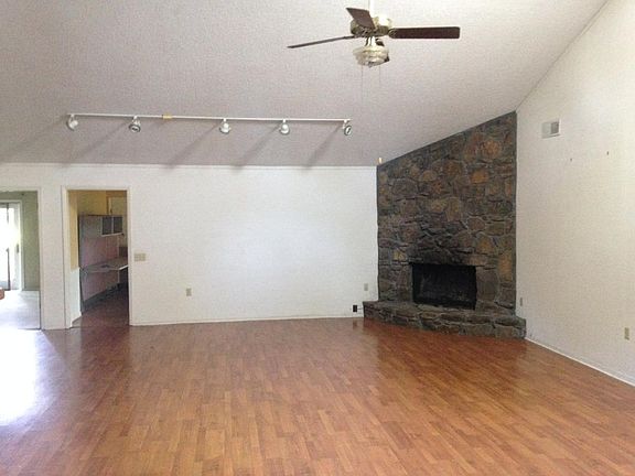 4th image of 8600 Beechcroft Pl N