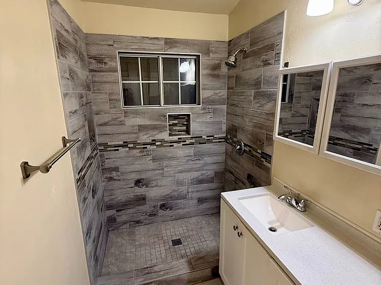 4901 Frink Ave — Photo 24