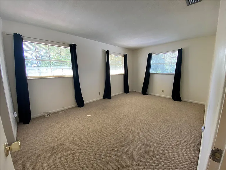 310 SW 11th Ct — Photo 9