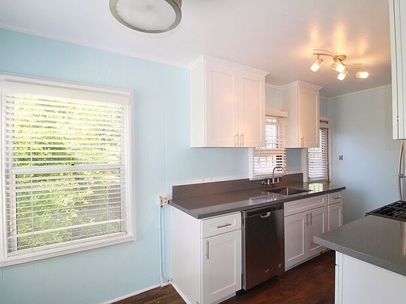 4th image of 3695 Columbia St #3695