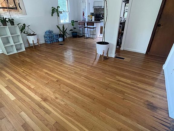 4th image of 80 Circle Dr
