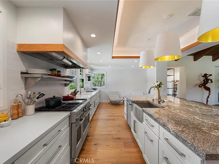 7337 La Soldadera — Photo 5