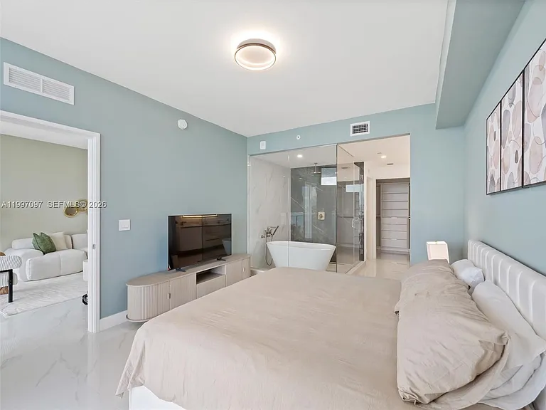 700 NE 24th St #606 — Photo 17