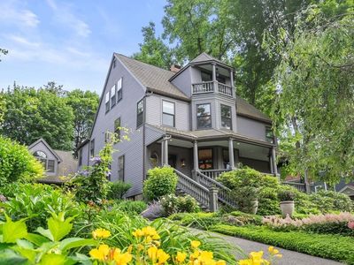 240 Mount Vernon St, Newton, MA, 02465