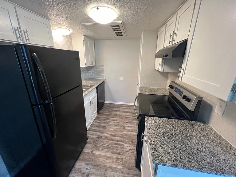Hampton Gardens Apartment — Photo 7