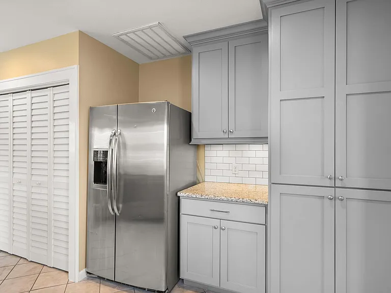 502 Dell Ct — Photo 7