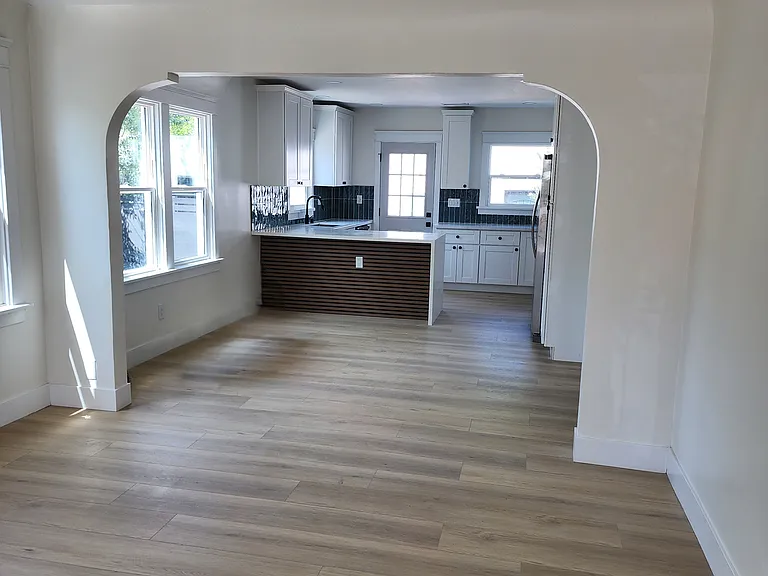 4850-52 Cypress St — Photo 3