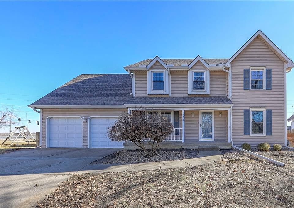 1st image of 1023 SE Timbercreek Ln