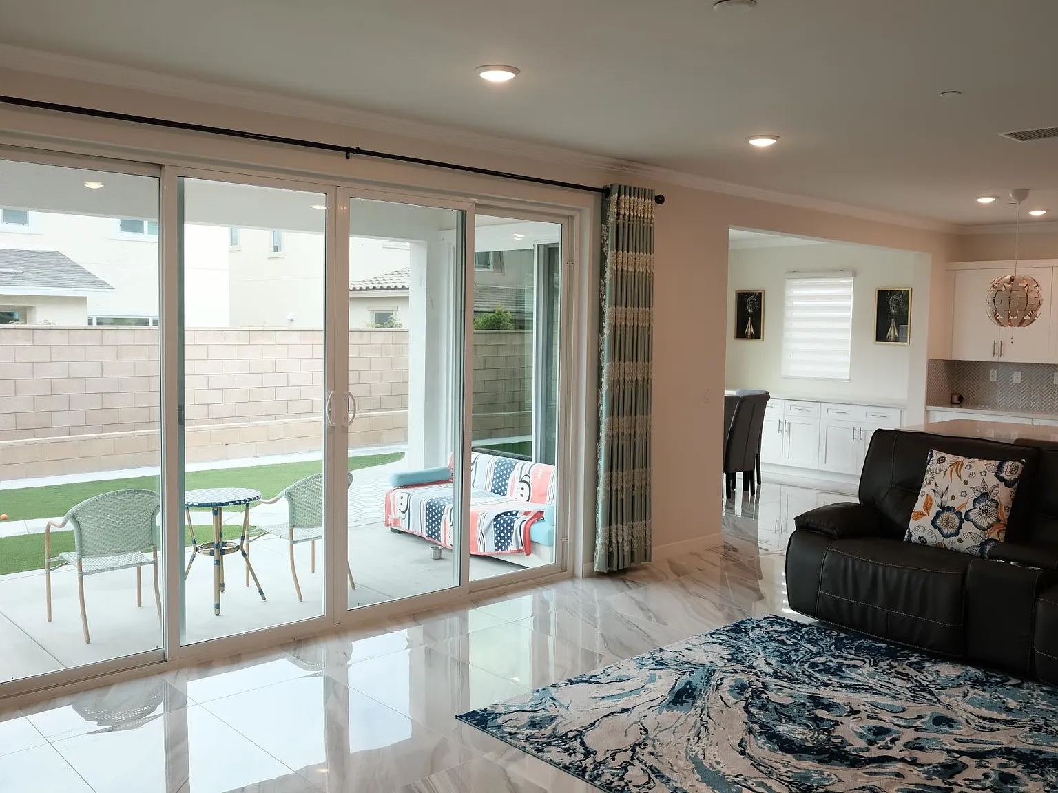 5 bed, 2674 sqft, $4,390 — Photo 4