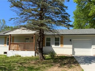 601 E Eisenhower Rd, Lansing, KS 66043