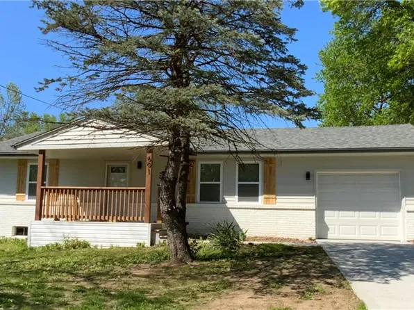 601 E Eisenhower Rd, Lansing, KS 66043