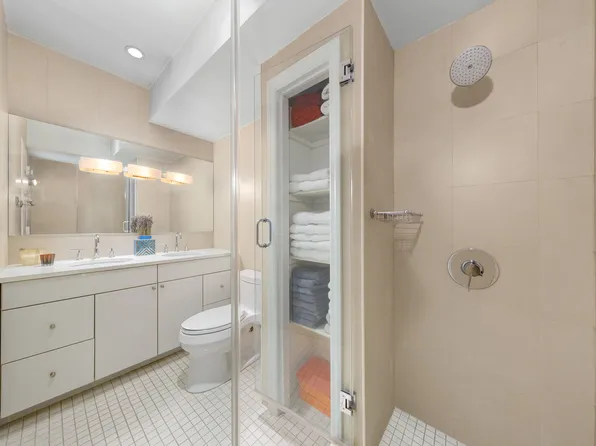 301 East 52nd Street image 13 of 16