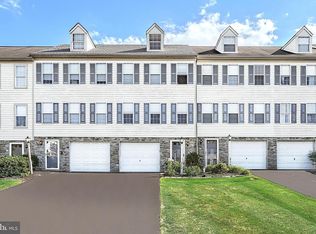 2774 Woodmont Dr, York, PA