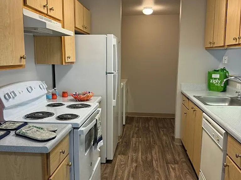 16920 SE Powell Blvd #18 — Photo 6
