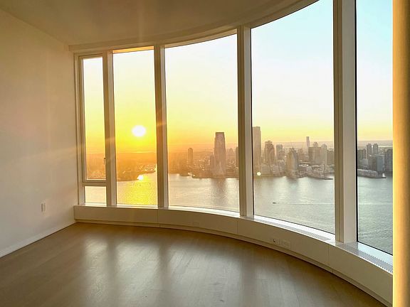 4th image of 50 West St #52D1