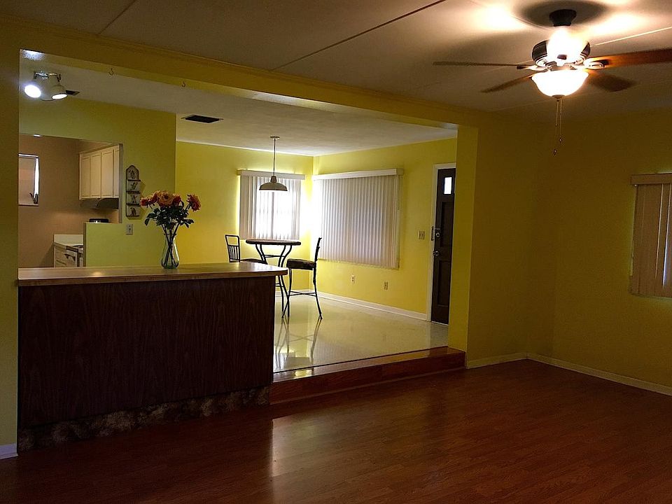 Open & spacious dining, kitchen & living room
