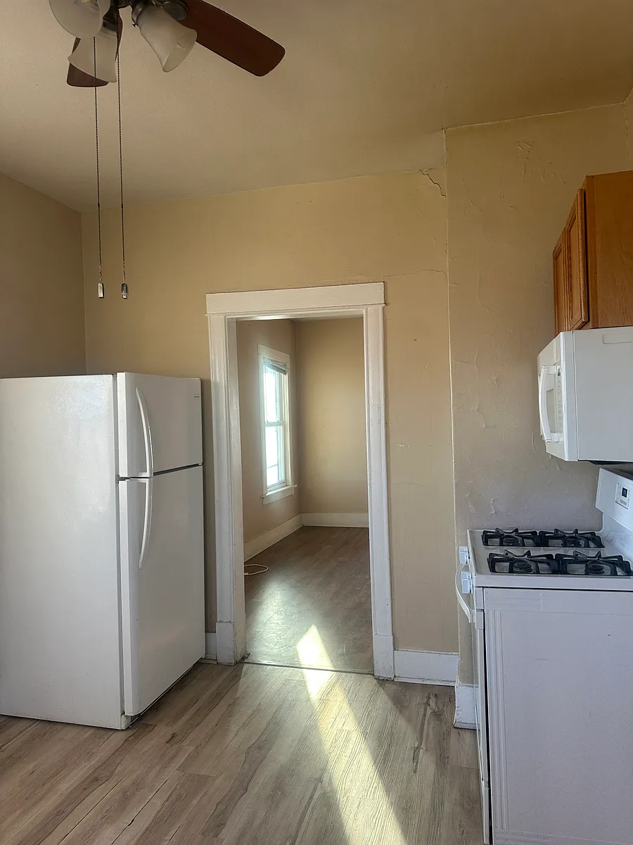 Building Photo - 1023 S 21st St #2