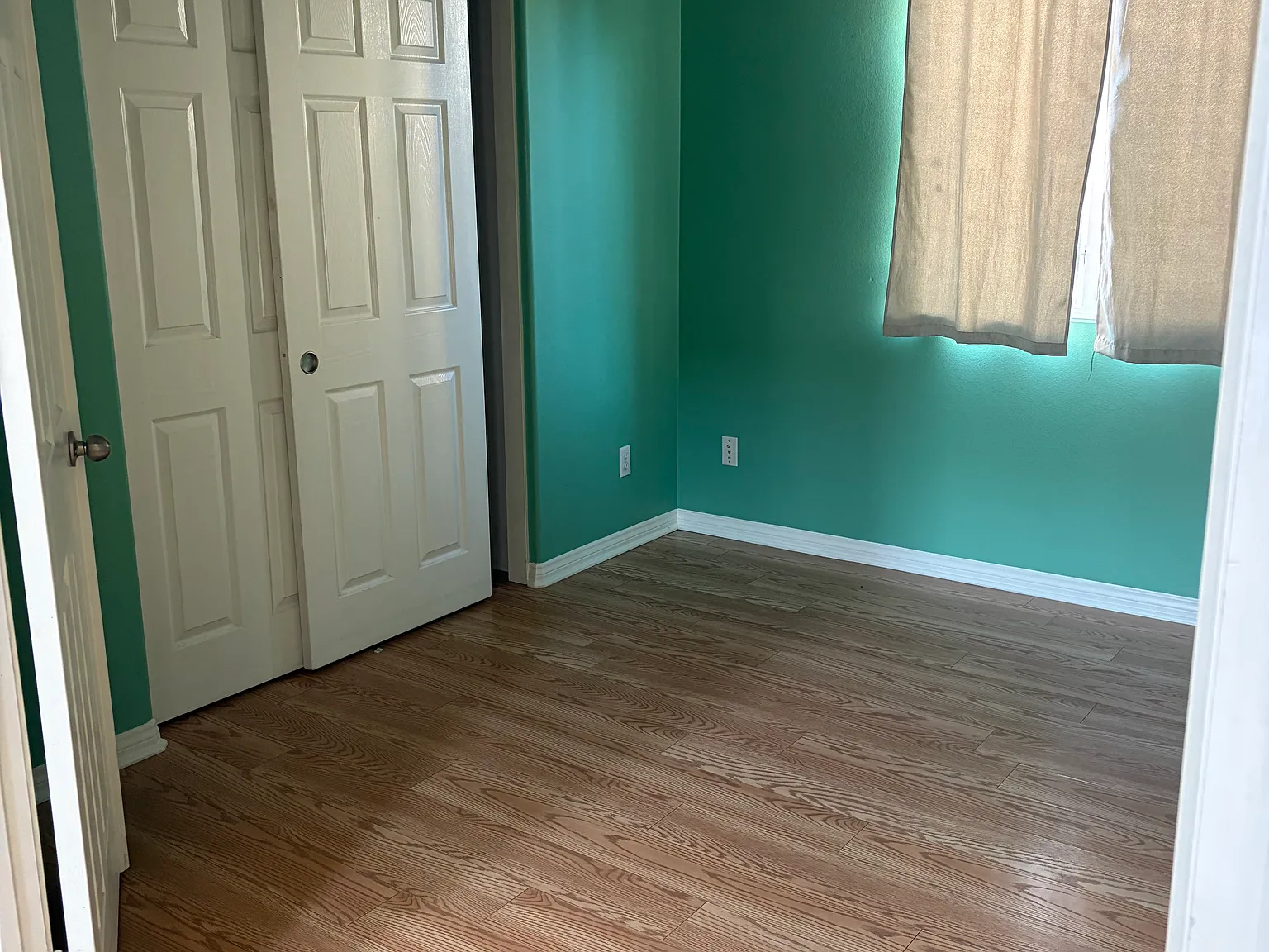 4 bed, 2400 sqft, $3,400 — Photo 3