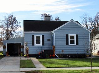 922 7th St NE, Devils Lake, ND 58301