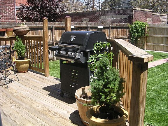 Deck & back yard