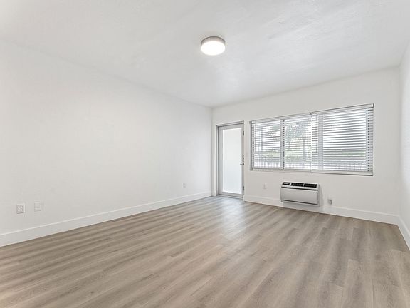5th image of 1038 11th St APT 11