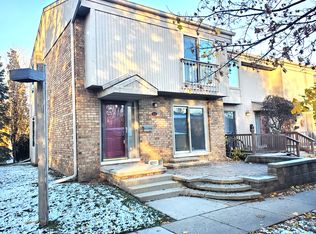 673 Oakbrook W #1, Rochester, MI 48307