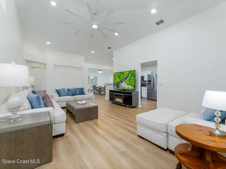 4540 Bellaluna Dr — Photo 5