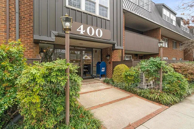 1 bed, 1.0 bath, 900 sqft, $2,100 — Photo 1