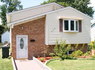 202 Glen Rd, Pasadena, MD 21122