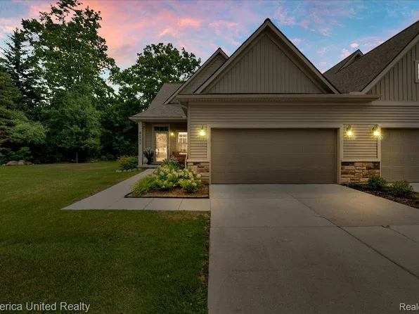 8037 Bridgestone Blvd, White Lake, MI 48386