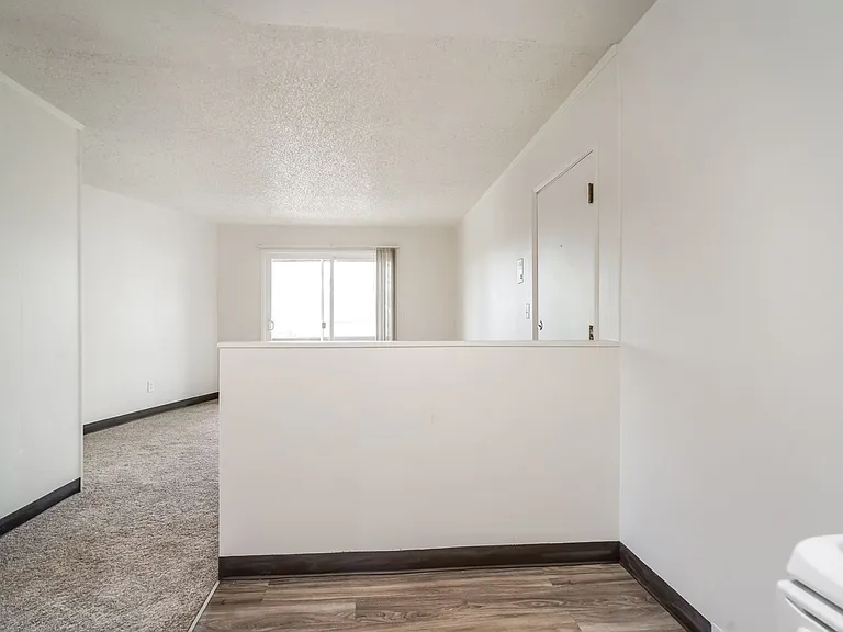 Riviera Apartments — Photo 15