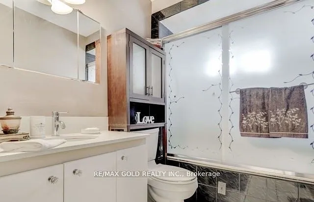 6 Monaco Ct — Photo 18