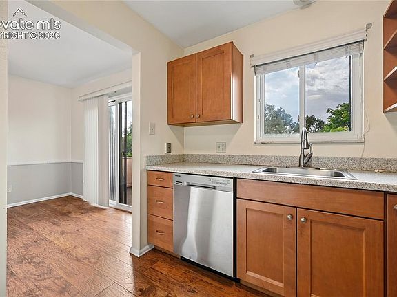 3rd image of 2927 Mesa Rd APT C