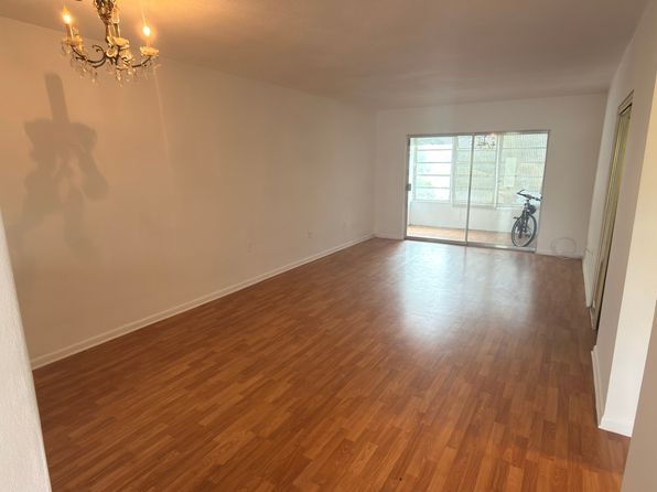19000 NE 3rd Ct APT 418