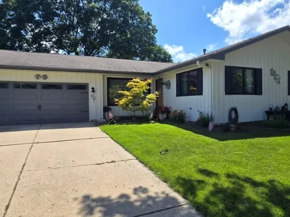 73 Devonshire Cir, Elgin, IL 60123