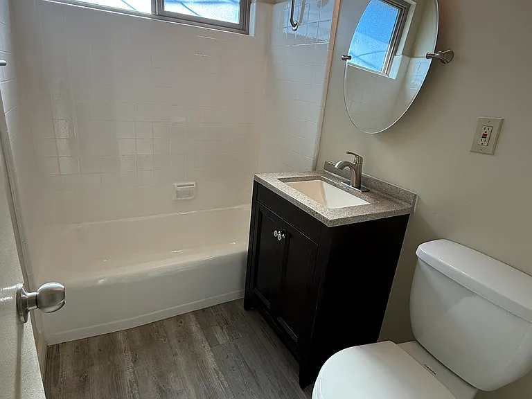 Village Glen Apartments — Photo 24