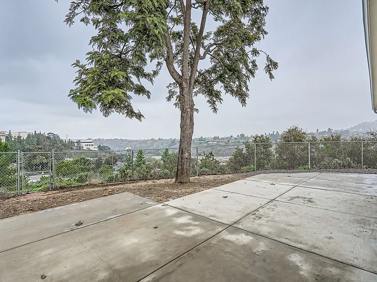 Newer 3 Bedroom House & 2 Bedroom Granny Flat Close to SDSU — Photo 8