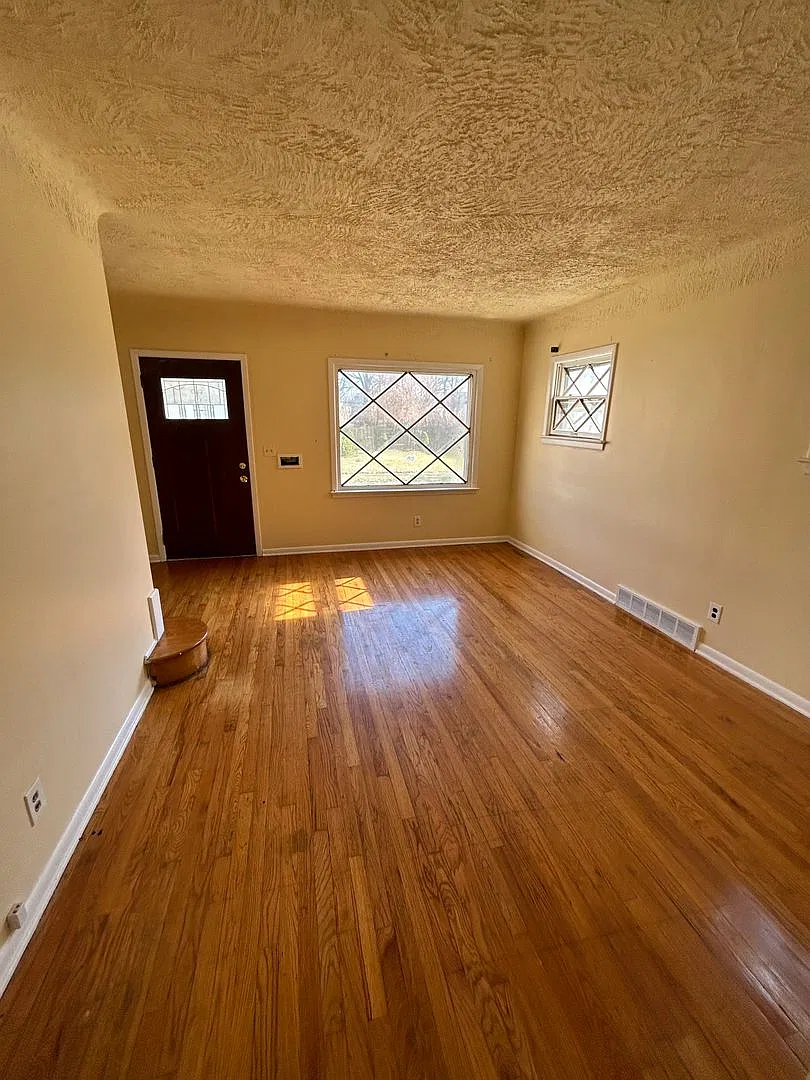 3 bedroom single family- Section 8 welcome — Photo 4