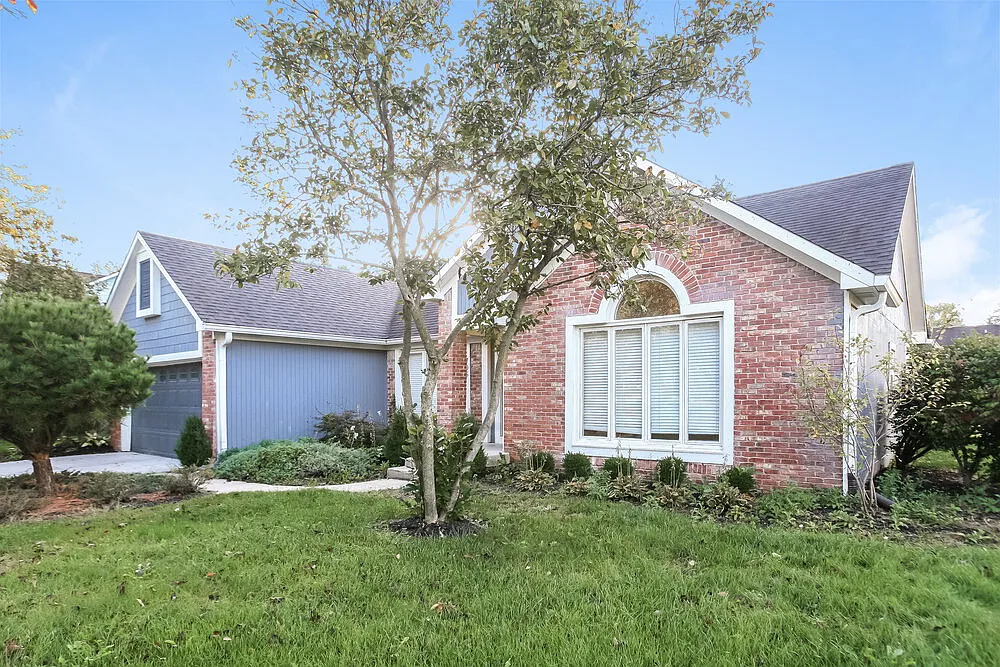 3 bed, 2.5 bath, 2008 sqft, $2,260 — Photo 3