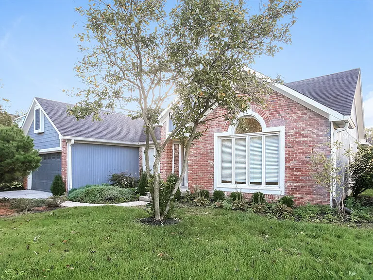 705 Firethorn Cir — Photo 3