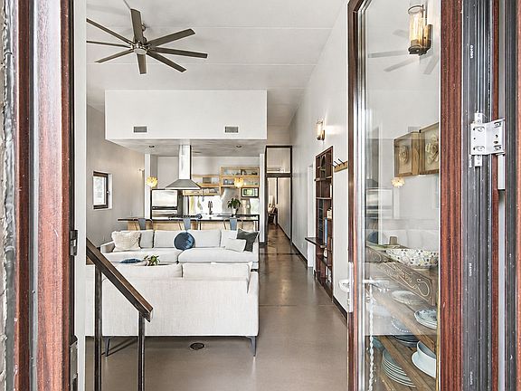 3rd image of 2218 Belmont Blvd APT 102