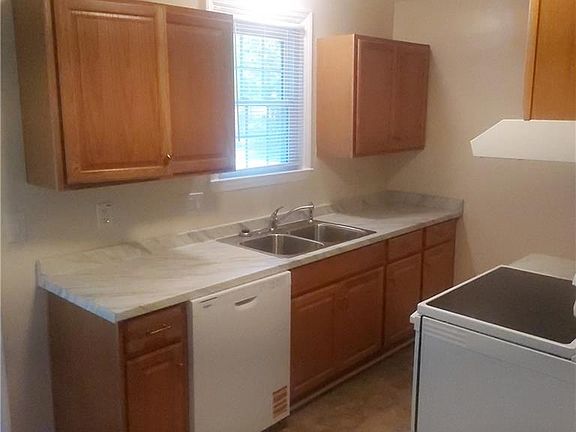3rd image of 34 Westover St